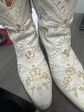 dingo White & Gold Embroidered Western Ankle Boots